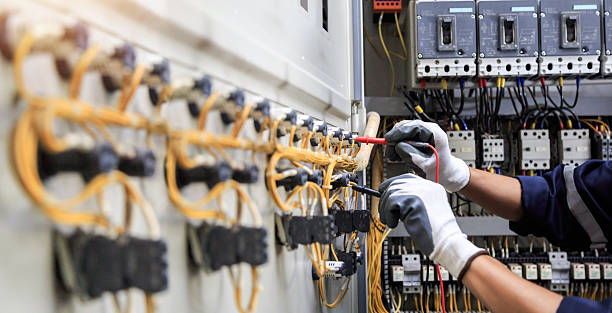Professional Electrician technician working in Prairie Creek, AR